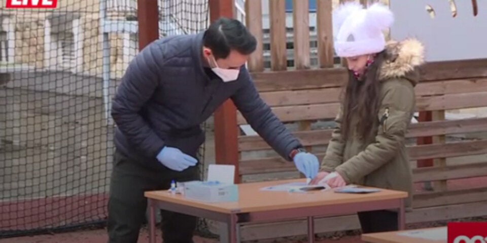 Hier werden die ersten Schulkinder getestet