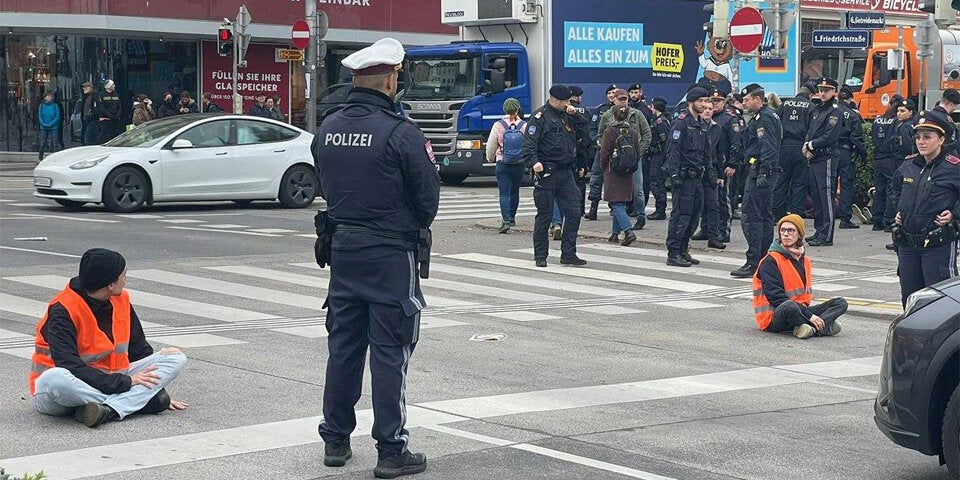 Klimaaktivisten legen Wienzeile lahm
