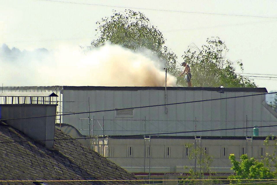 Dach von HTL in Brand: 350 Schüler evakuiert