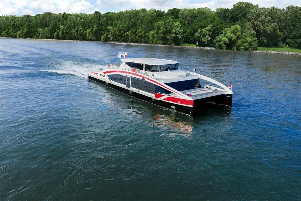 Entspannt und einzigartig zu den schönsten Adventmärkten in Bratislava cruisen.