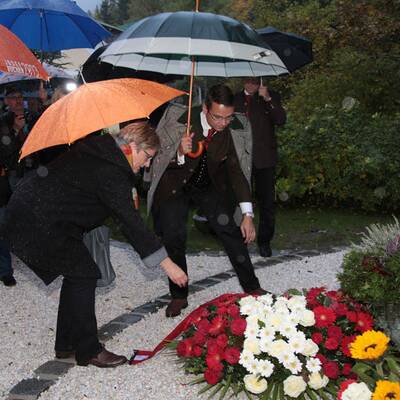 Kranzniederlegung am Grab von Jörg Haider