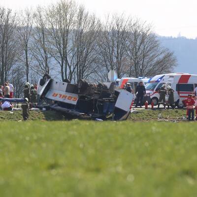Bilder vom Schulbusunfall in Schwand