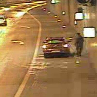 Teenager trank Schluck Benzin und spuckte Feuer