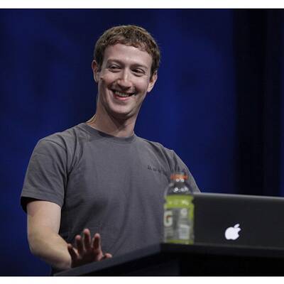 Zuckerberg trägt nach eigenen Angaben jeden Tag die gleichen grauen T-Shirts