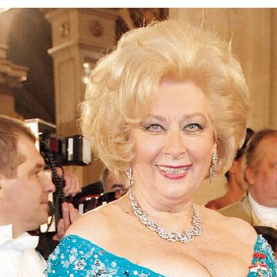 Erste-Bank-Chef A. Treichl fährt mit Kindern in Ski-Urlaub.