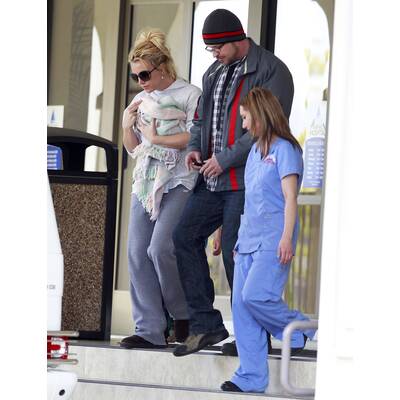 Britney Spears bringt ihr Hündchen zum Arzt