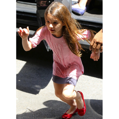 Suri liebt ihre Roger Vivier Schuhe 