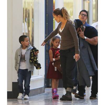 Jennifer Lopez mit Kindern beim Shopping