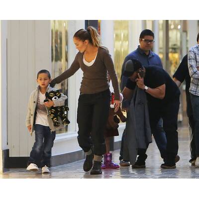 Jennifer Lopez mit Kindern beim Shopping