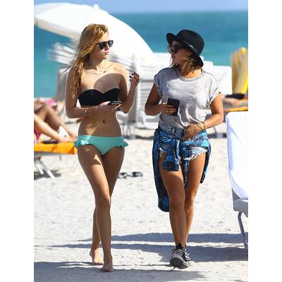 Bella Thorne: Sexy Beach-Body