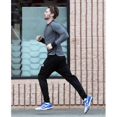 Patrick Schwarzenegger fleißig beim Joggen