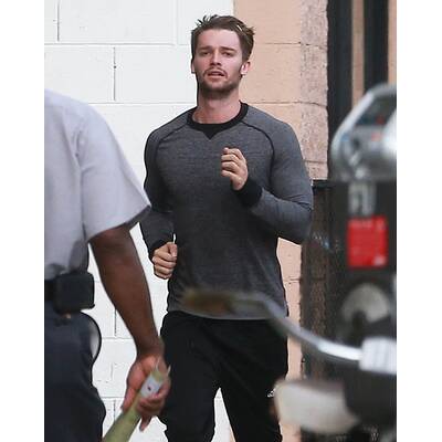 Patrick Schwarzenegger fleißig beim Joggen