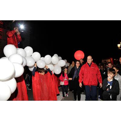 Fürst Albert marschiert für den guten Zweck