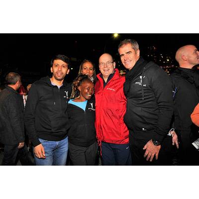 Fürst Albert marschiert für den guten Zweck