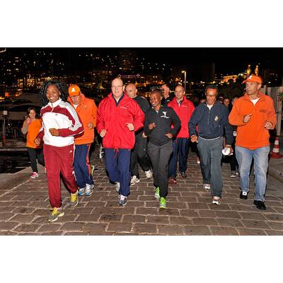 Fürst Albert marschiert für den guten Zweck