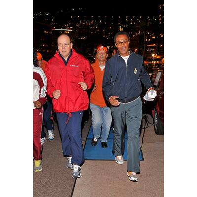 Fürst Albert marschiert für den guten Zweck