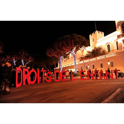 Fürst Albert marschiert für den guten Zweck