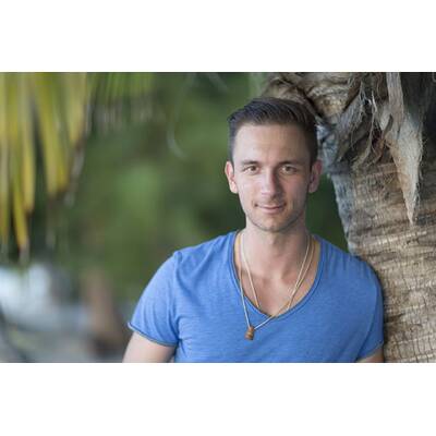 Bilder von Folge 1: Adam und Eva sind gestrandet im Paradies