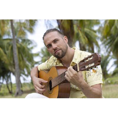 Adam sucht Eva: Julia und Karina werben um Raphaels Gunst