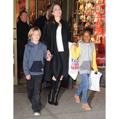 Angelina Jolie mit Töchtern unterwegs