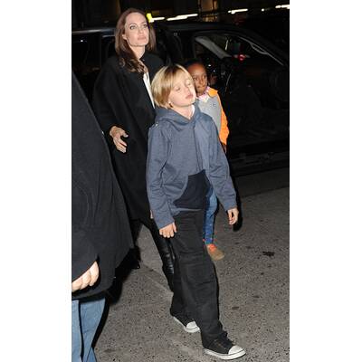 Angelina Jolie mit Töchtern unterwegs