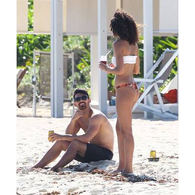 Joe Jonas relaxt am Strand