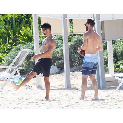 Joe Jonas relaxt am Strand