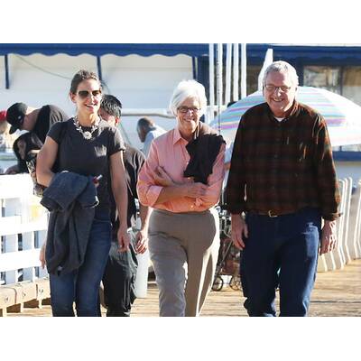 Katie Holmes verbringt Zeit mit Mama & Papa