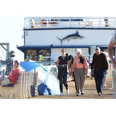 Katie Holmes verbringt Zeit mit Mama & Papa