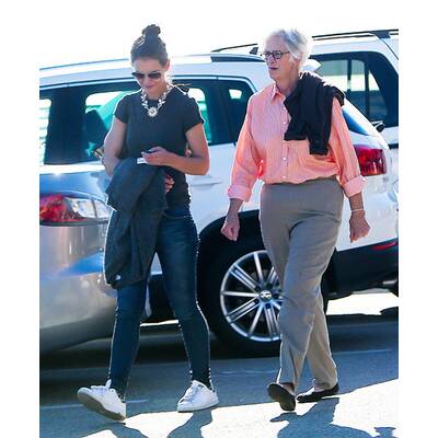 Katie Holmes verbringt Zeit mit Mama & Papa