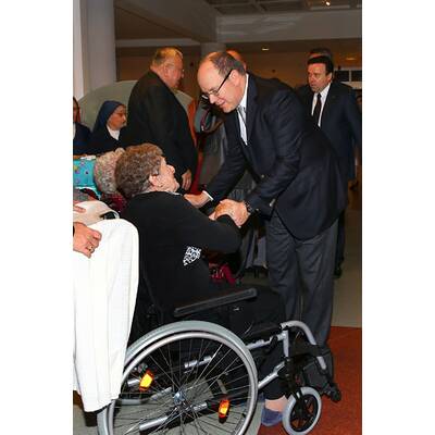 Fürst Albert spielt Santa Claus