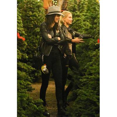 Kendall Jenner & Hailey Jenner beim Christbaum-Shopping
