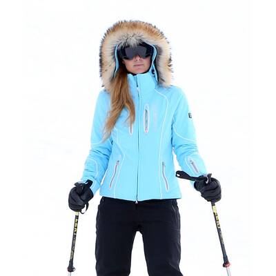 Paris Hilton kann ja echt Skifahren