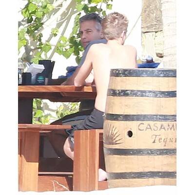George Clooney & Amal relaxen in Cabo