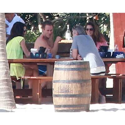George Clooney & Amal relaxen in Cabo
