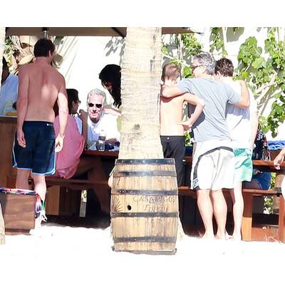 George Clooney & Amal relaxen in Cabo