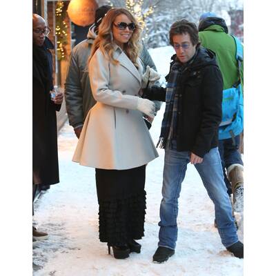 Mariah Carey  mit High-Heels durch Aspen