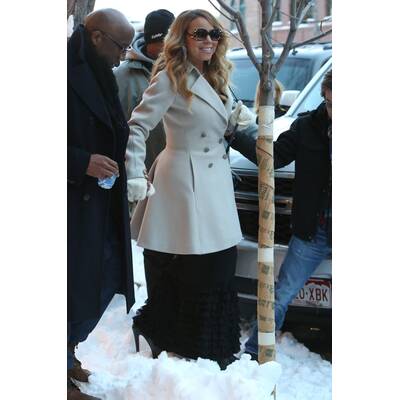 Mariah Carey  mit High-Heels durch Aspen