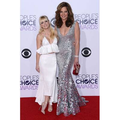 Kalye Cuoco & Kristen Bell