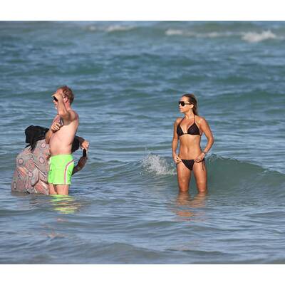 Sylvie Meis relaxt im sexy Bikini