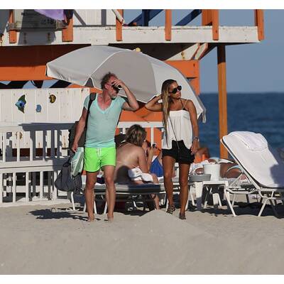 Sylvie Meis relaxt im sexy Bikini