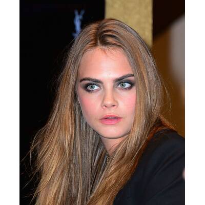 Cara Delevingnes Gesichtsakrobatik