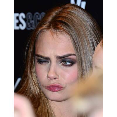 Cara Delevingnes Gesichtsakrobatik