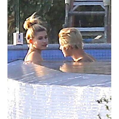 Justin Bieber & Hailey Baldwin flirten im Pool