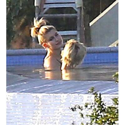 Justin Bieber & Hailey Baldwin flirten im Pool