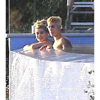 Justin Bieber & Hailey Baldwin flirten im Pool