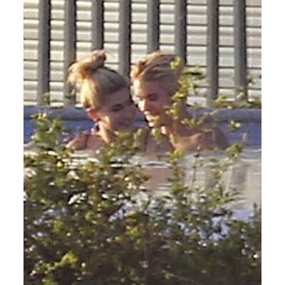 Justin Bieber & Hailey Baldwin flirten im Pool