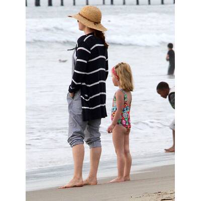 Amy Adams genießt einen Strandtag mit Tochter Aviana