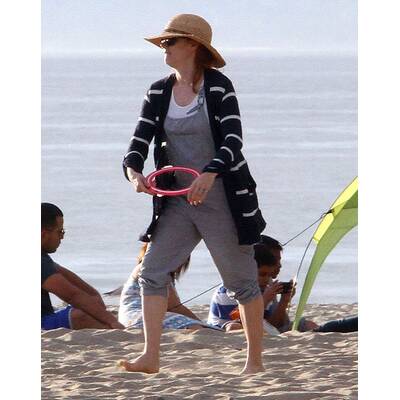 Amy Adams genießt einen Strandtag mit Tochter Aviana