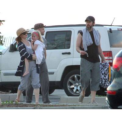 Amy Adams genießt einen Strandtag mit Tochter Aviana